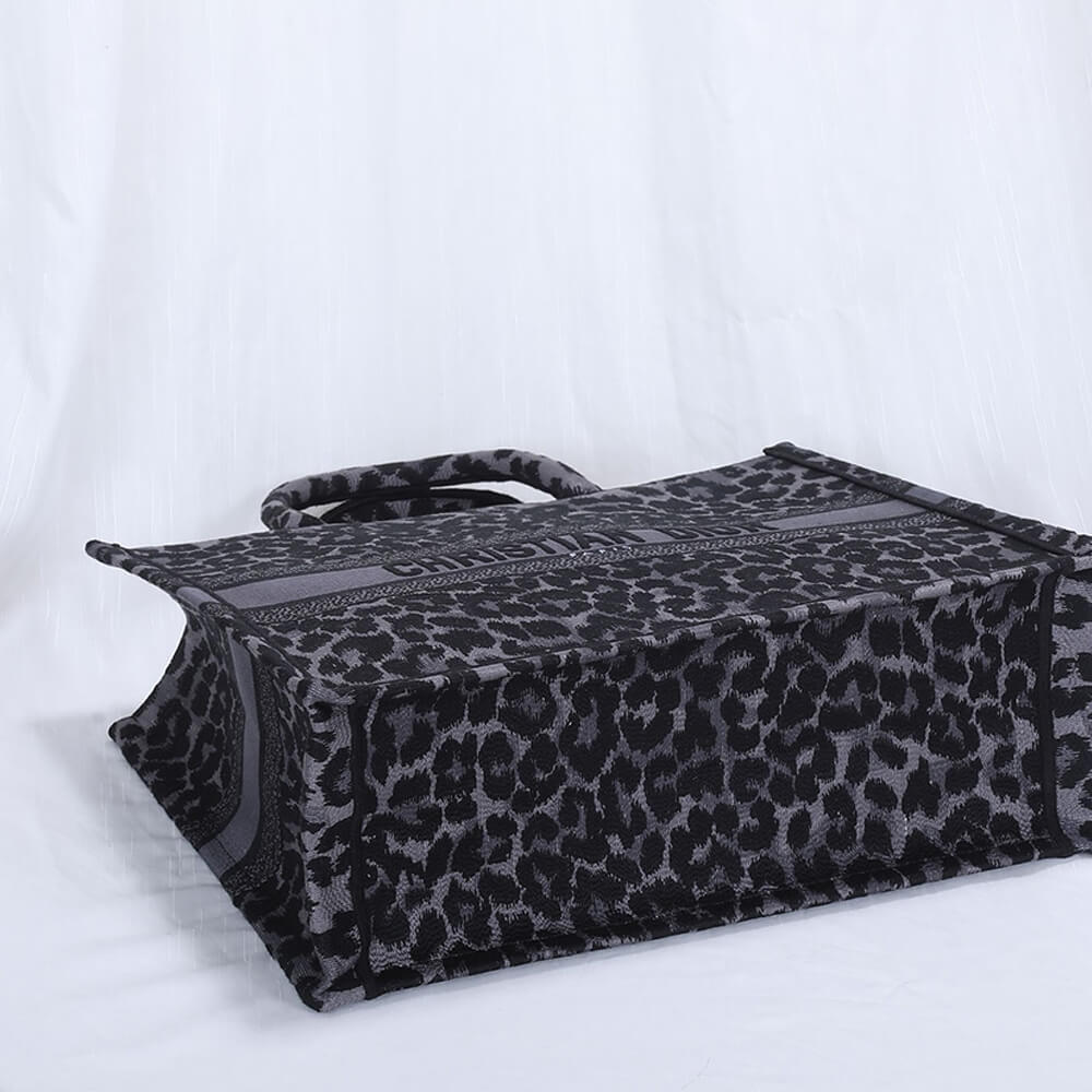 large D*or book tote