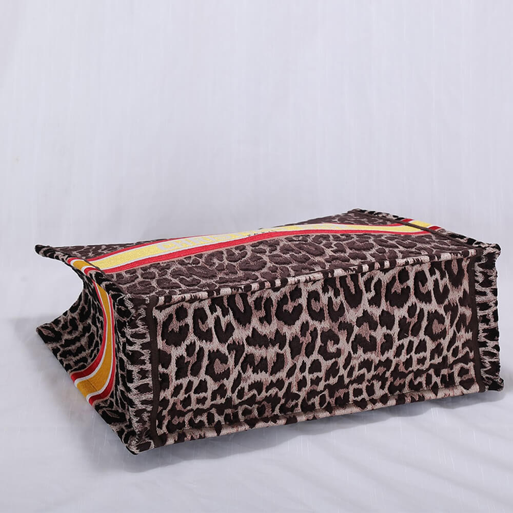 large D*or book tote