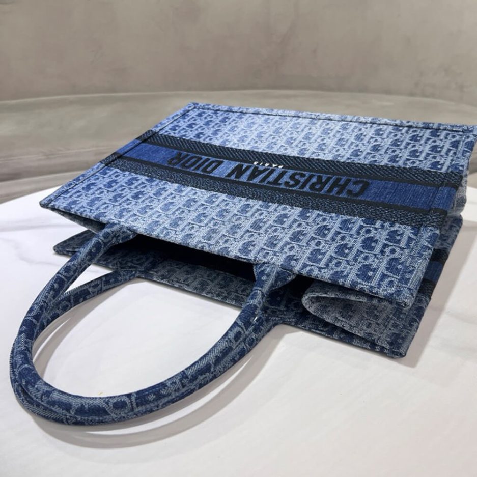 medium D*or book tote