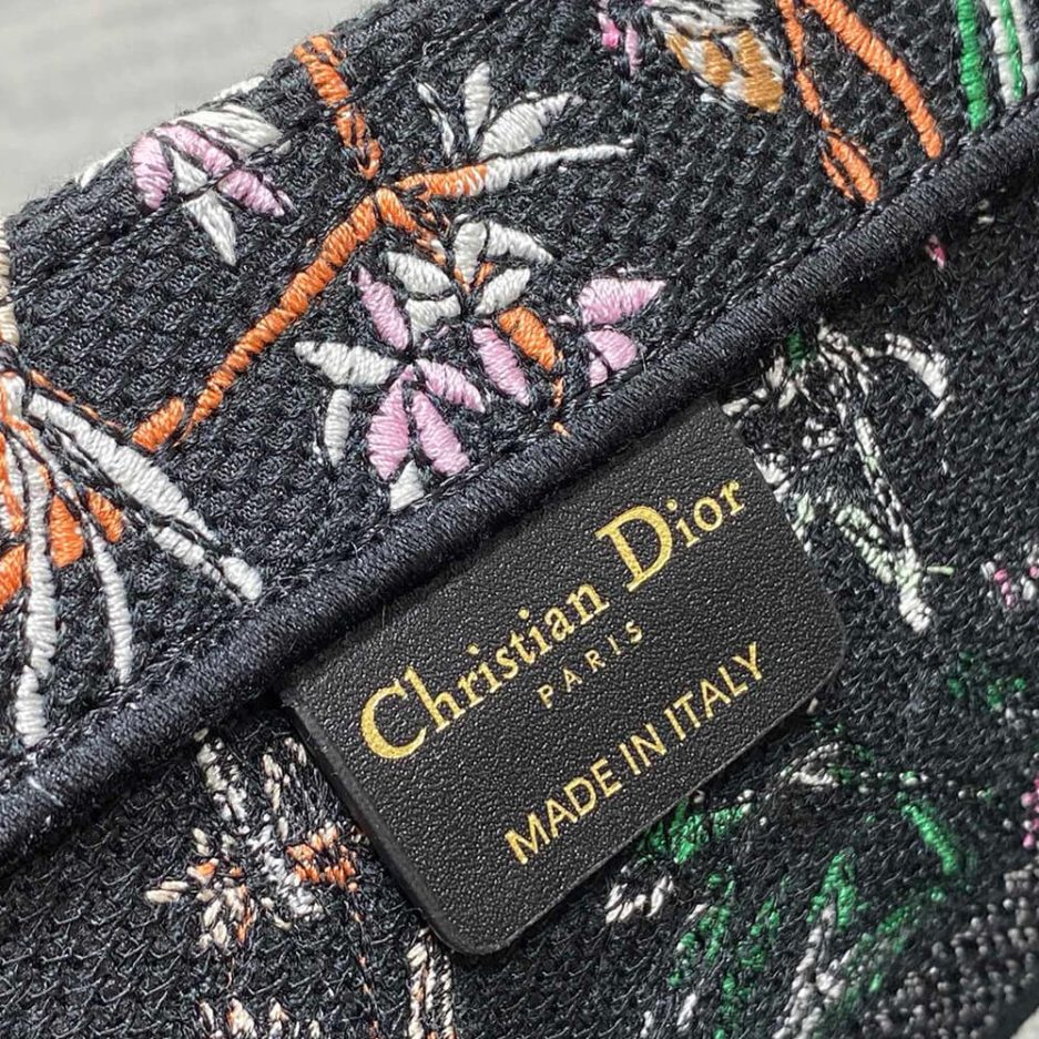 medium D*or book tote